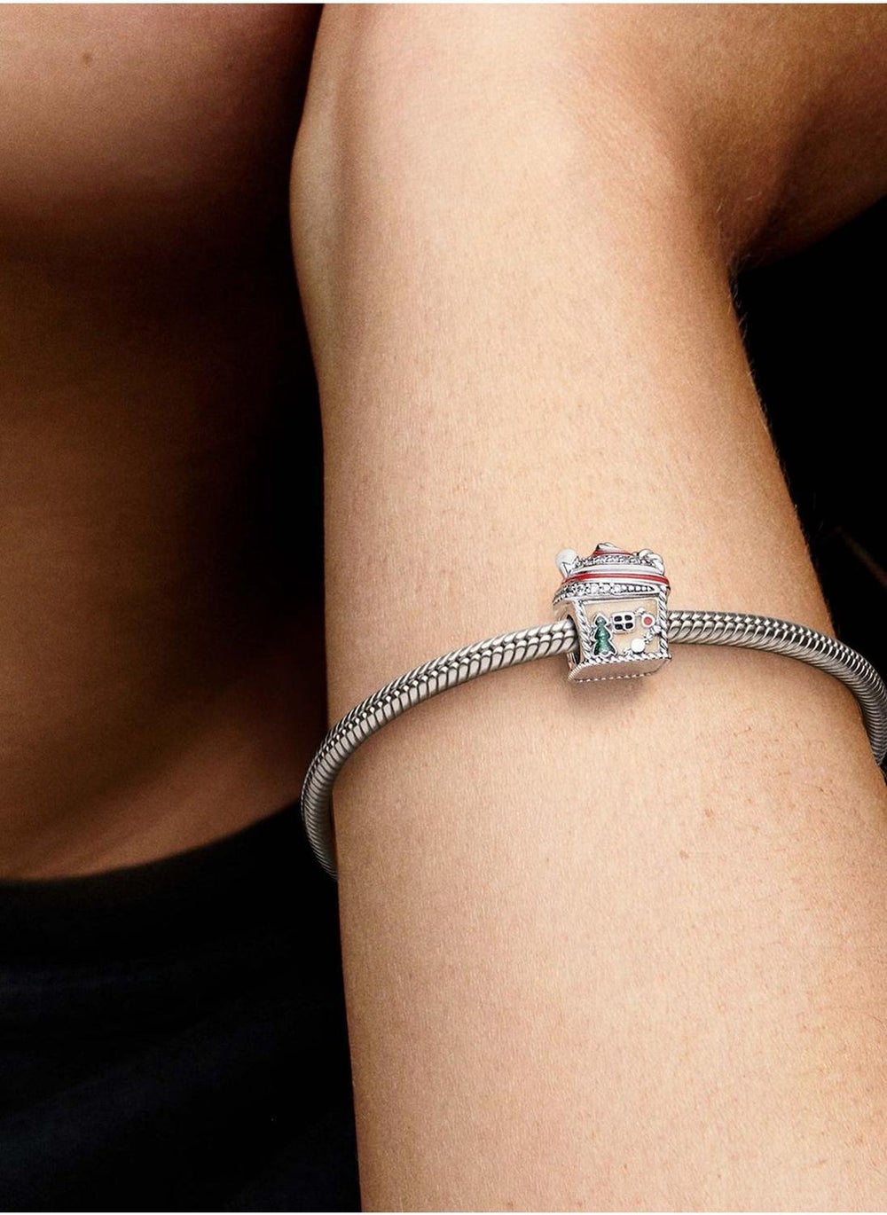 buy-pandora-festive-gingerbread-house-charm_ilj