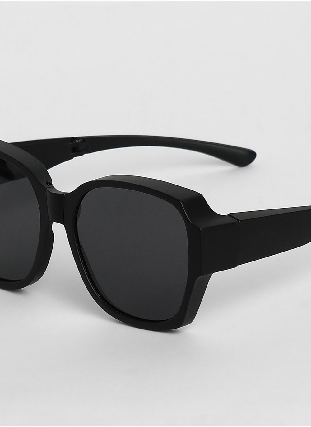 buy-haute-sauce-haute-sauce-unisex-foldable-oversized-sunglasses-for-casual-wear-one-size-black-polycarbonate-frame-black-polarized-lens-full-rim-eyewear-for-woman-girls_vtk
