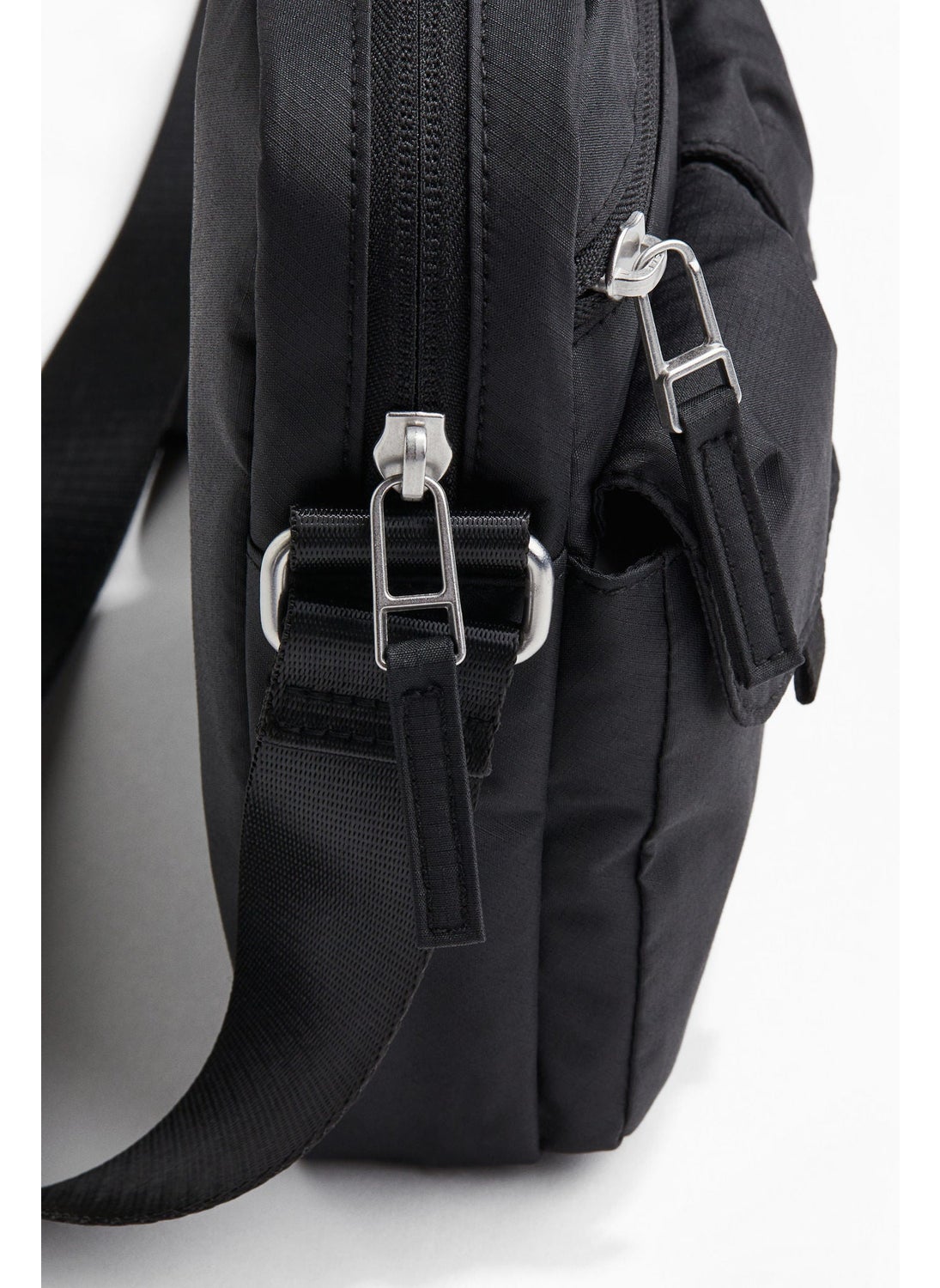 buy-h-m-small-shoulder-bag_znc