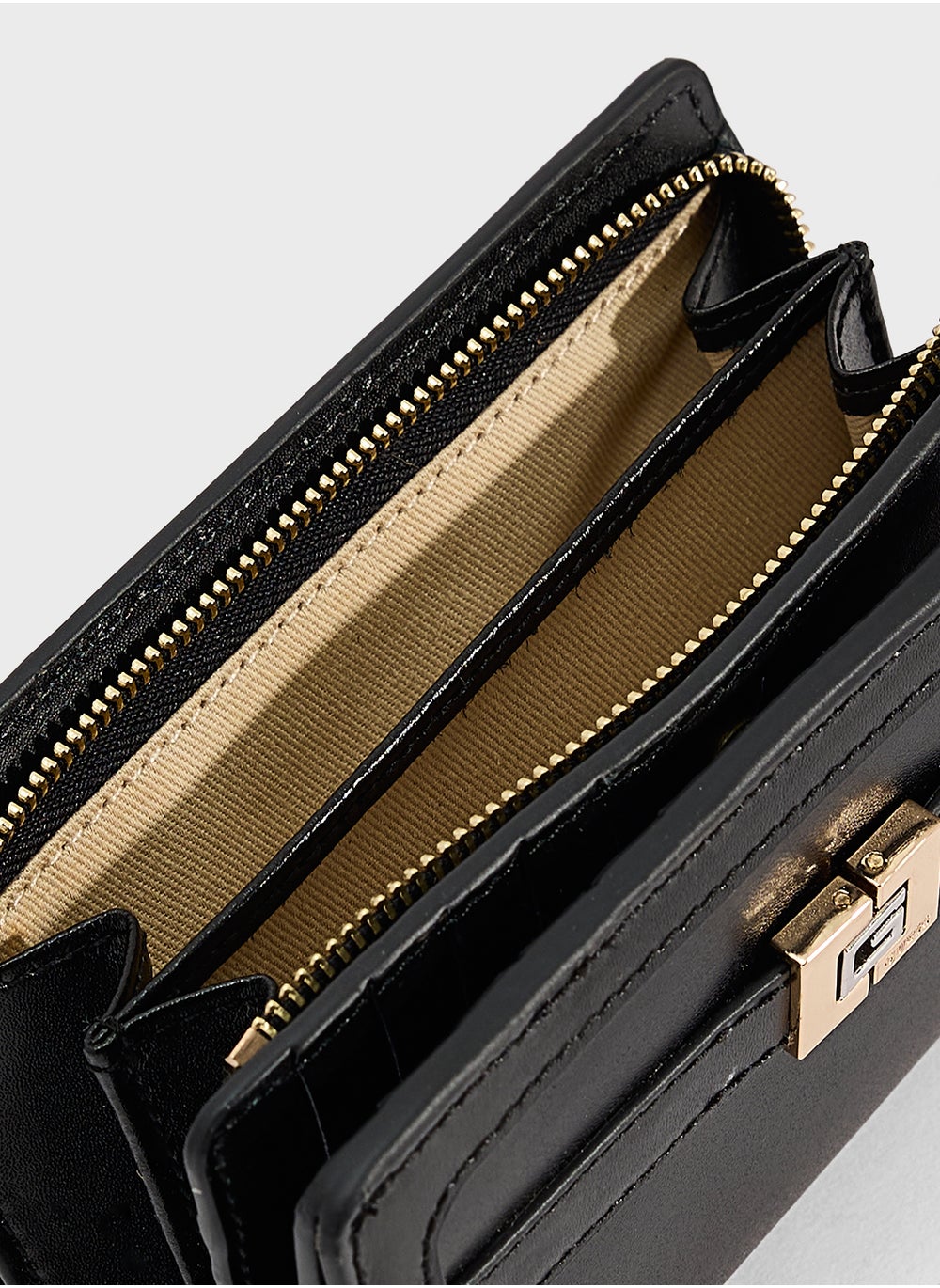 buy-guess-logo-small-wallet_l6i