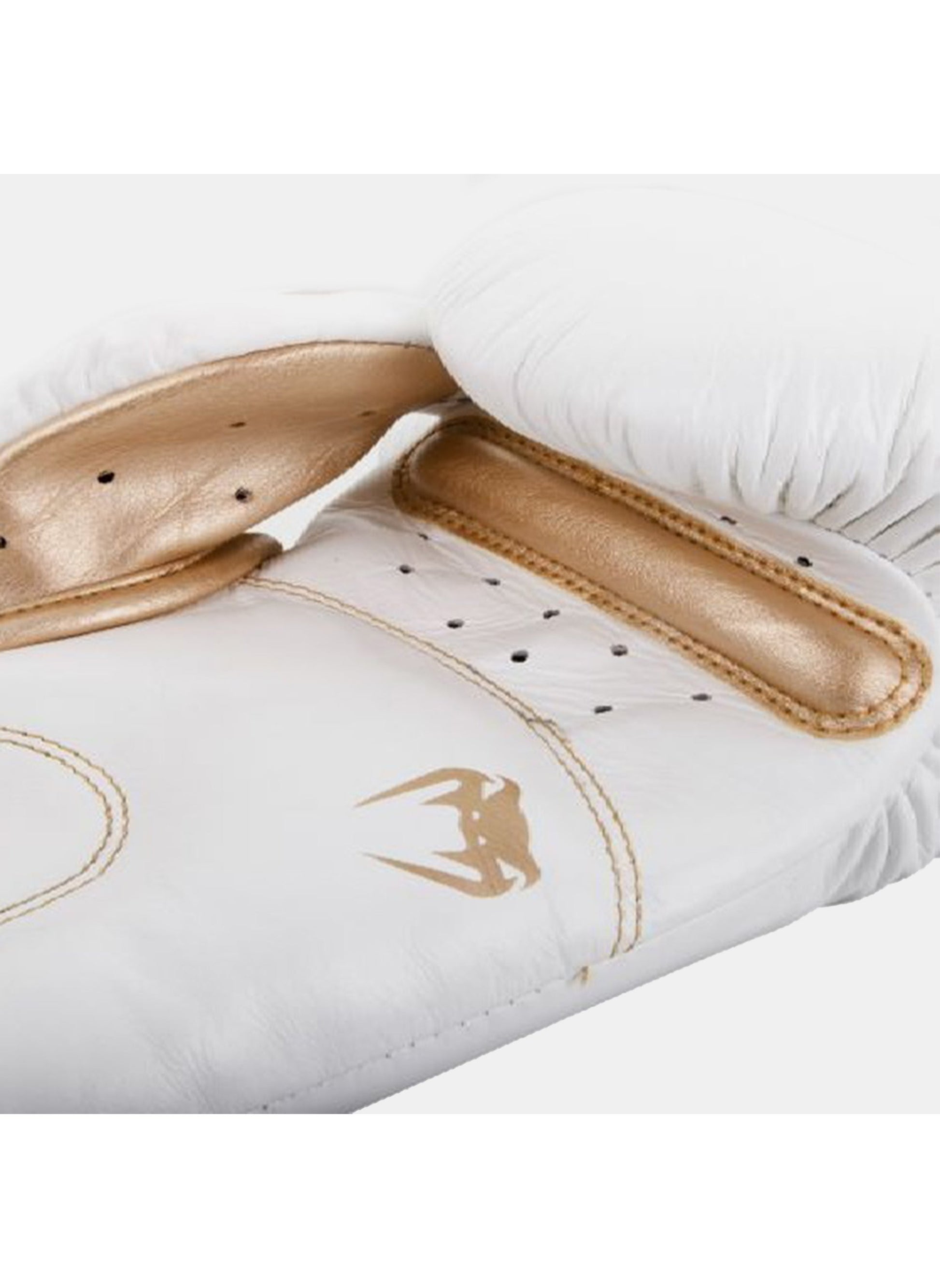 buy-venum-giant-3-0-boxing-gloves-16-oz_ctv