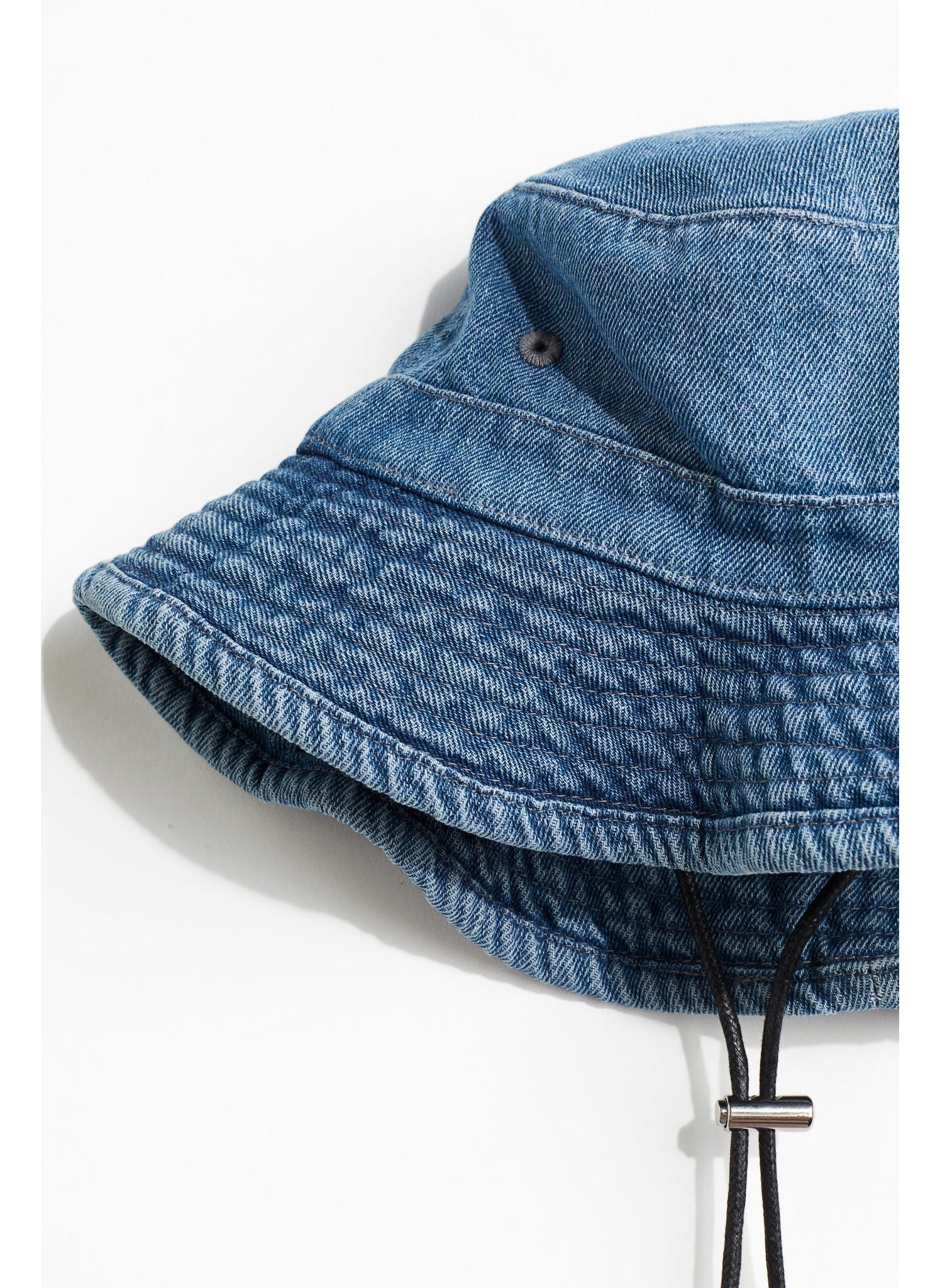 buy-h-m-chin-strap-bucket-hat_qsa