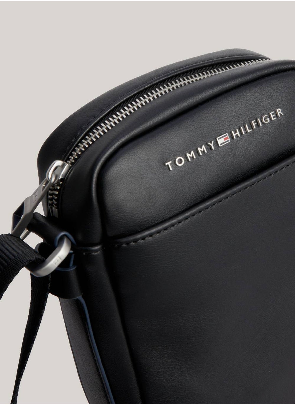 buy-tommy-hilfiger-city-mini-reporter-bag_k69