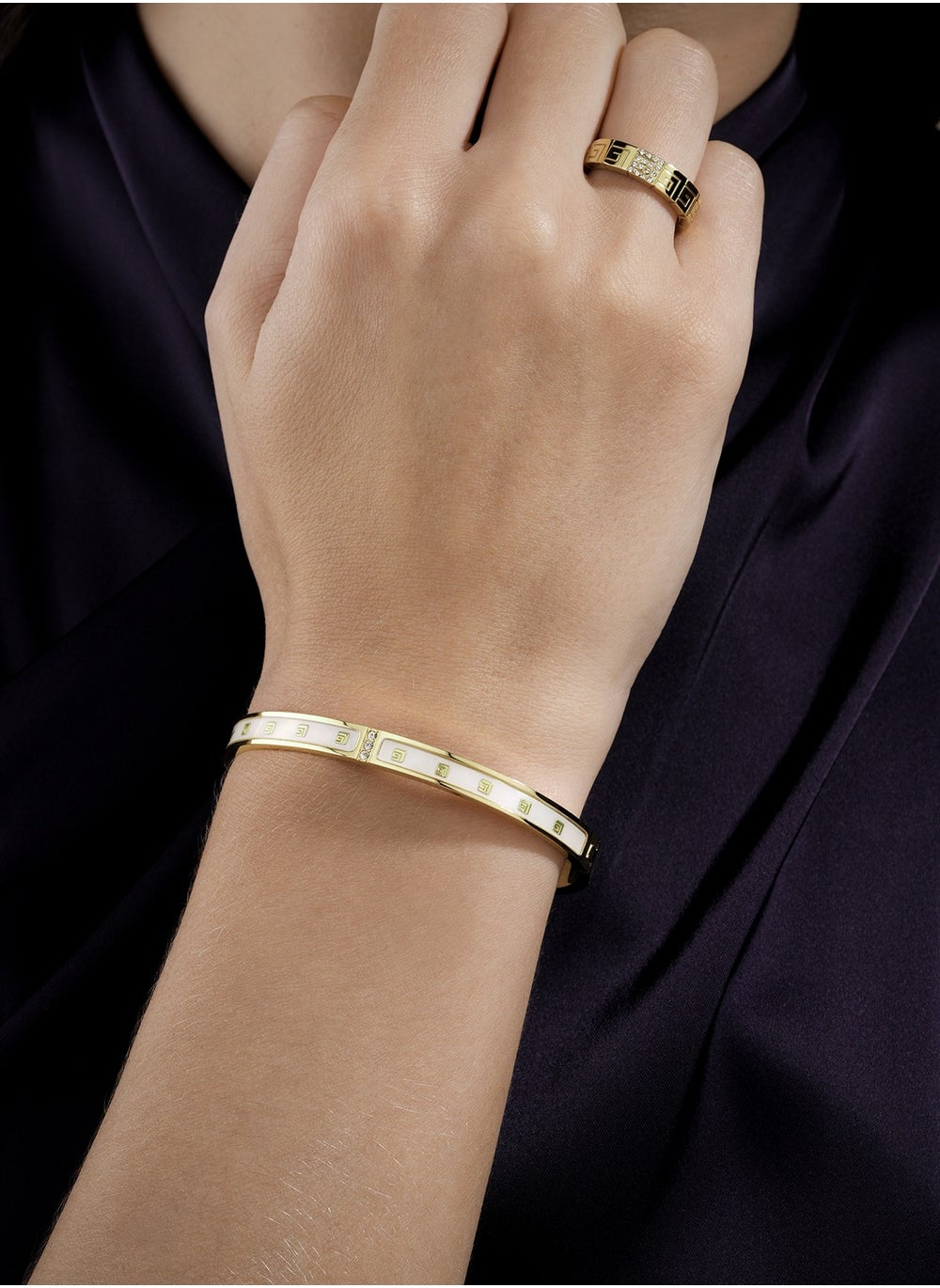 buy-guy-laroche-grace-white-and-gold-plated-bangle-for-women_cw2