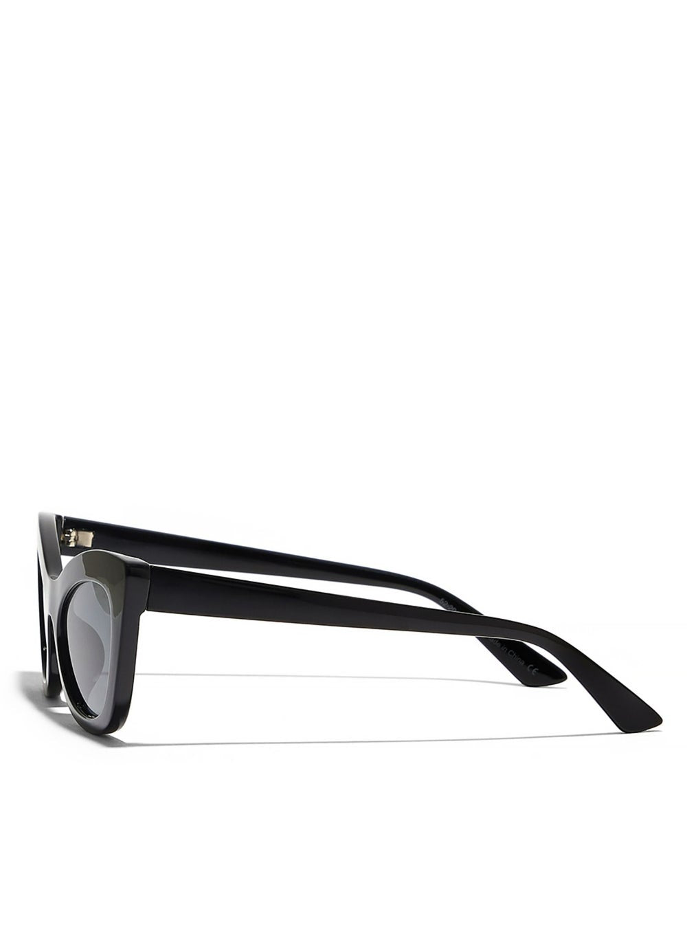 buy-blackout-courtney-women-black-sunglasses-frame-material-thermoplastic-rubber-tr90-frame-color-black-lens-color-gray-full-rim_hpx