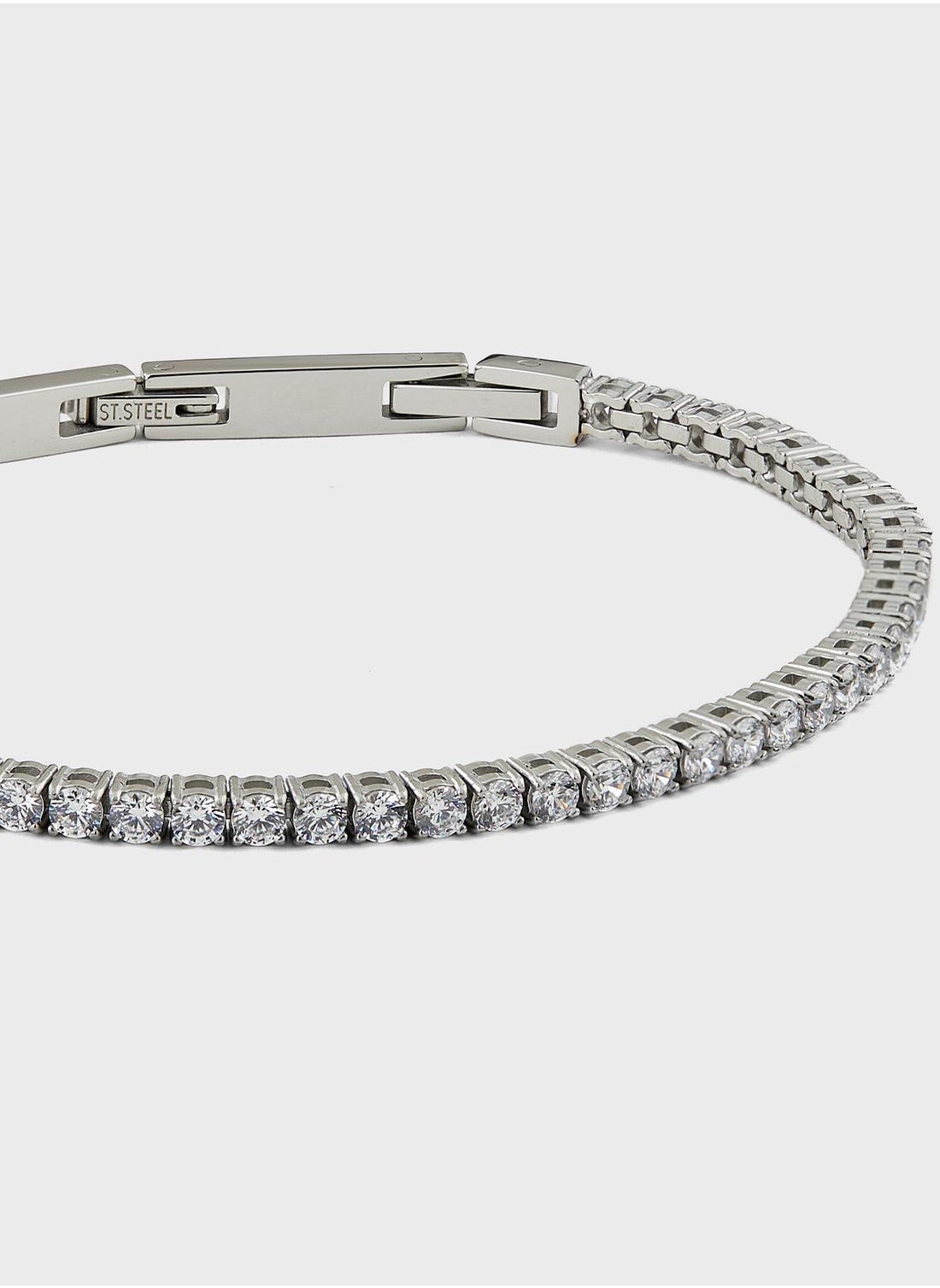 buy-guess-casual-logo-buckle-bracelet_1vy