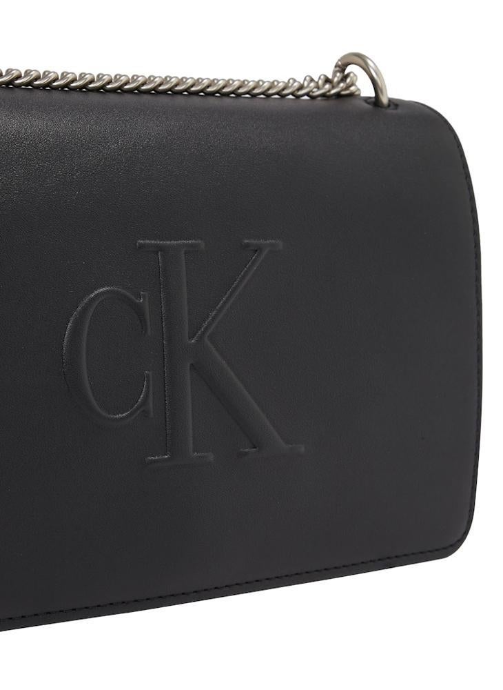 buy-calvin-klein-jeans-logo-chain-detailed-shoulder-bag_yc8