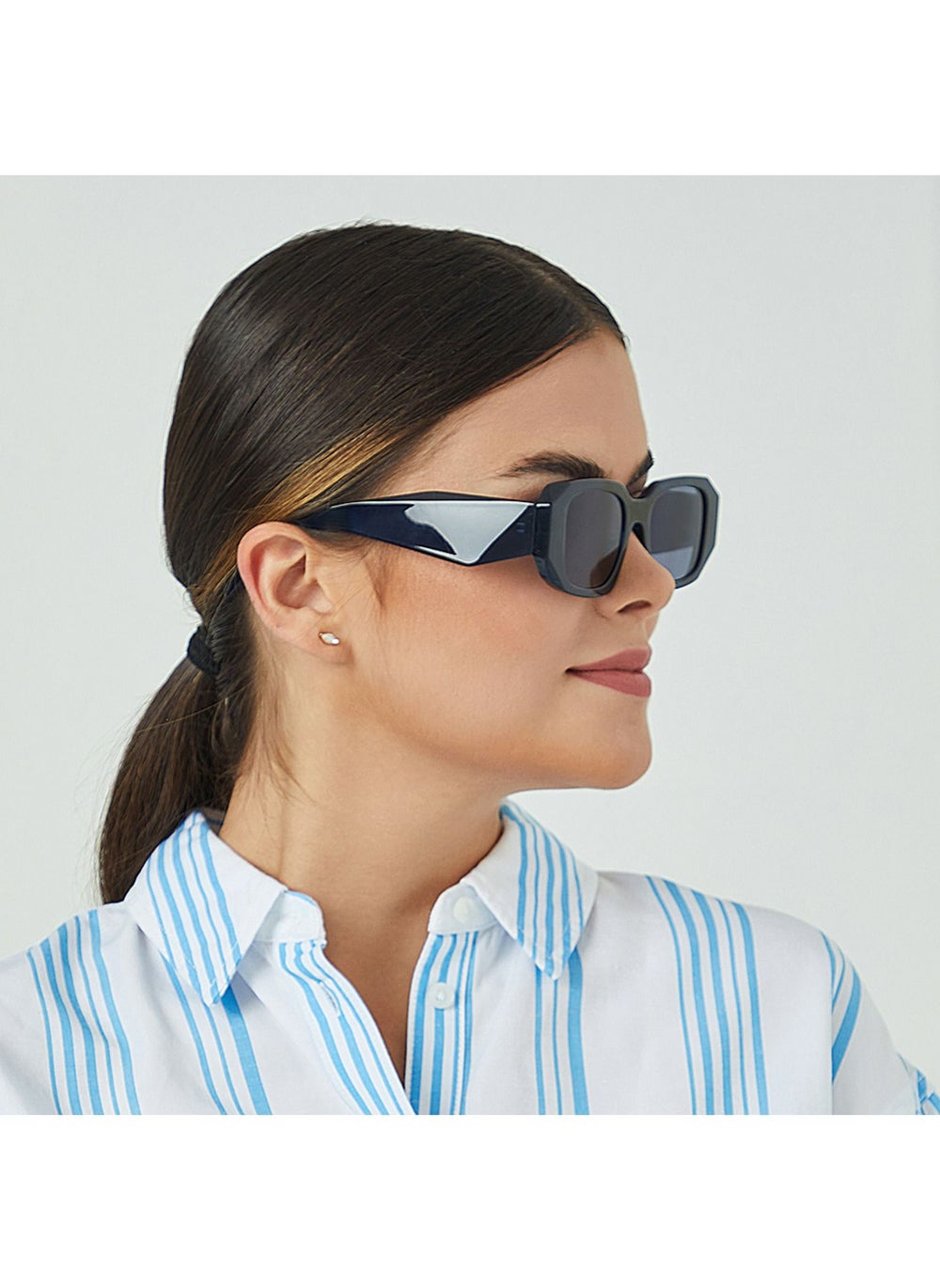 buy-blackout-delta-women-blue-sunglasses-frame-material-thermoplastic-rubber-tr90-frame-color-blue-lens-color-blue-full-rim_46m