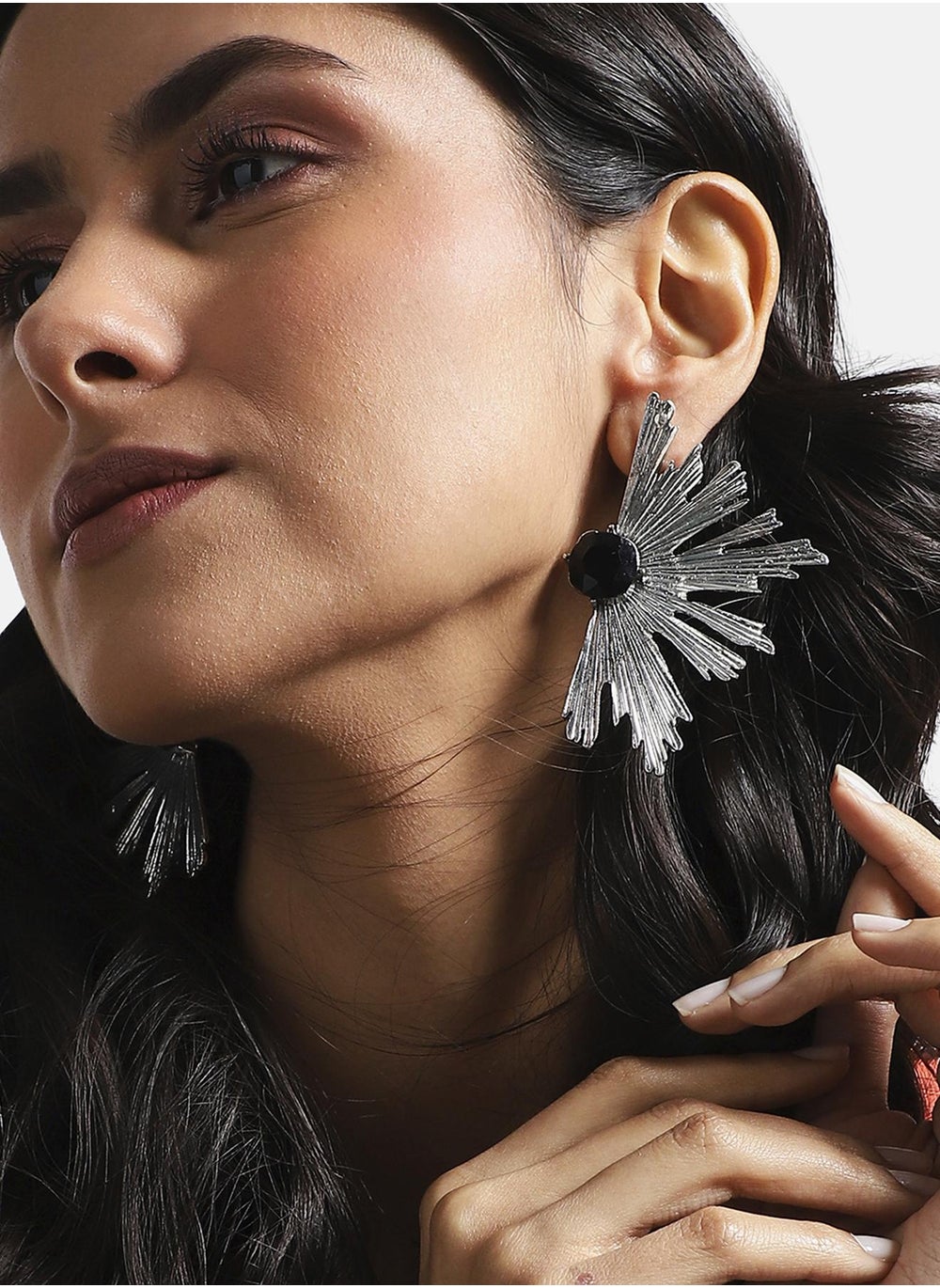 buy-sohi-metallic-flora-drop-earrings-black_4gh