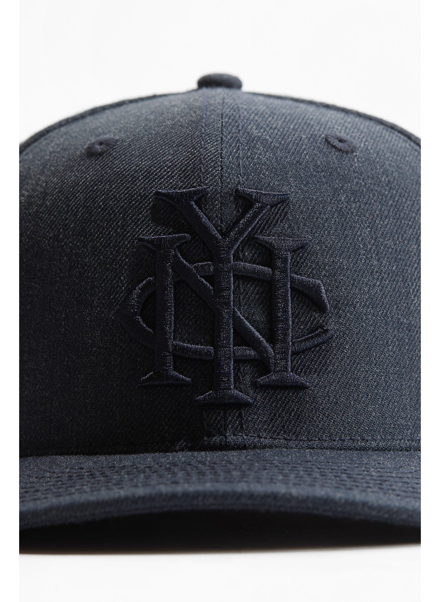 buy-h-m-embroidered-motif-cap_xz3