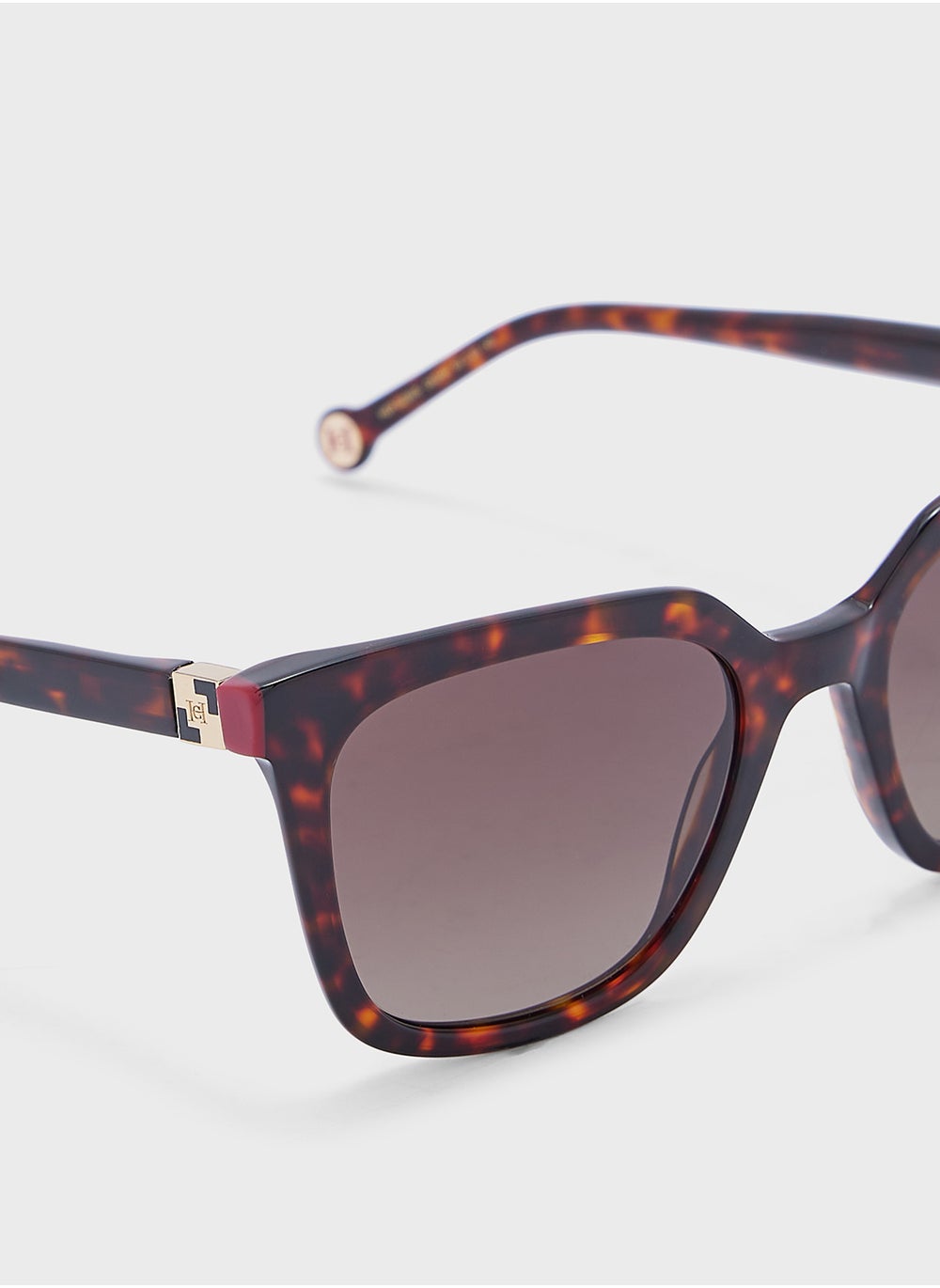 buy-carolina-herrera-her-0236-s-oversized-sunglasses_m2q