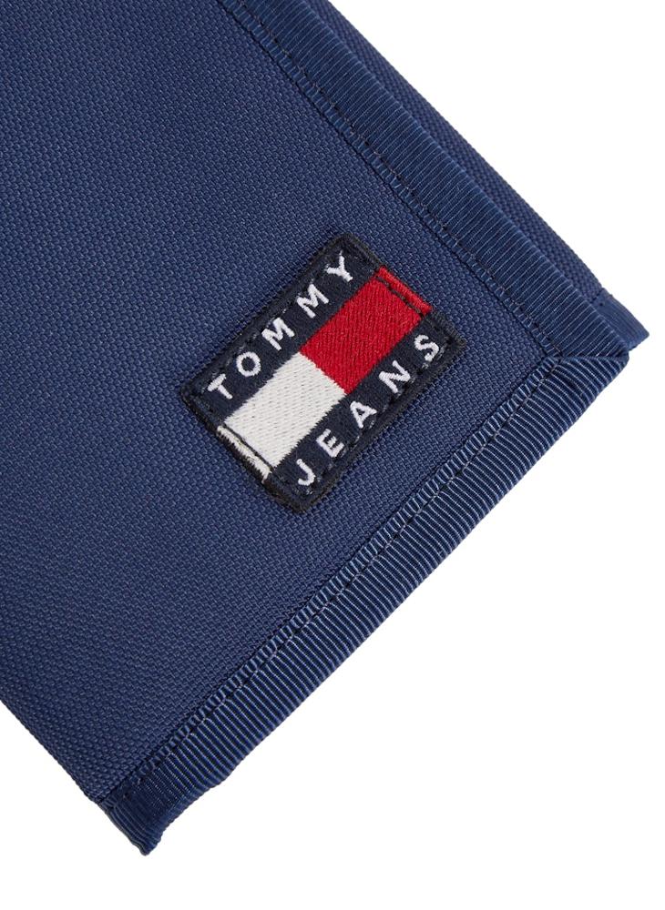 buy-tommy-jeans-essential-daily-trifold-wallet_ral