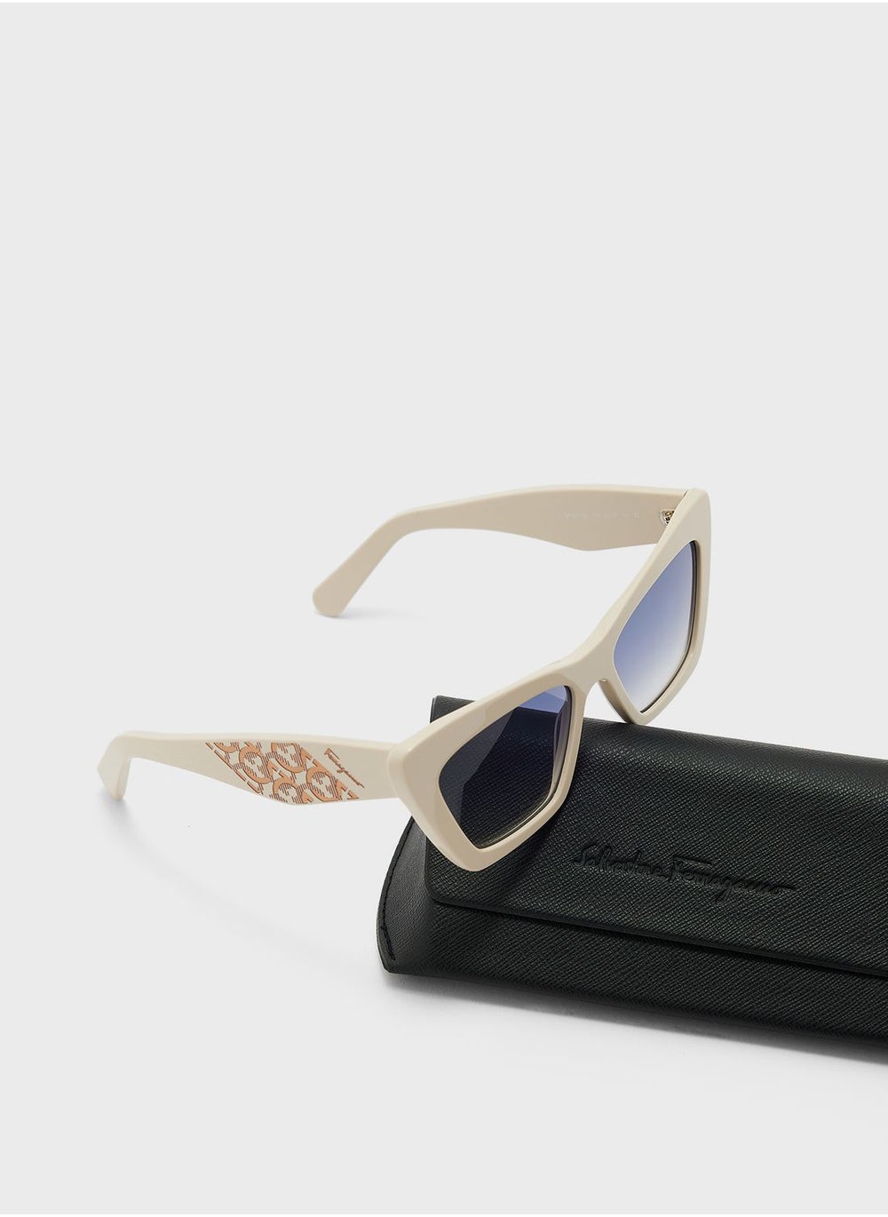 buy-ferragamo-rectangle-shape-sunglasses_a4i