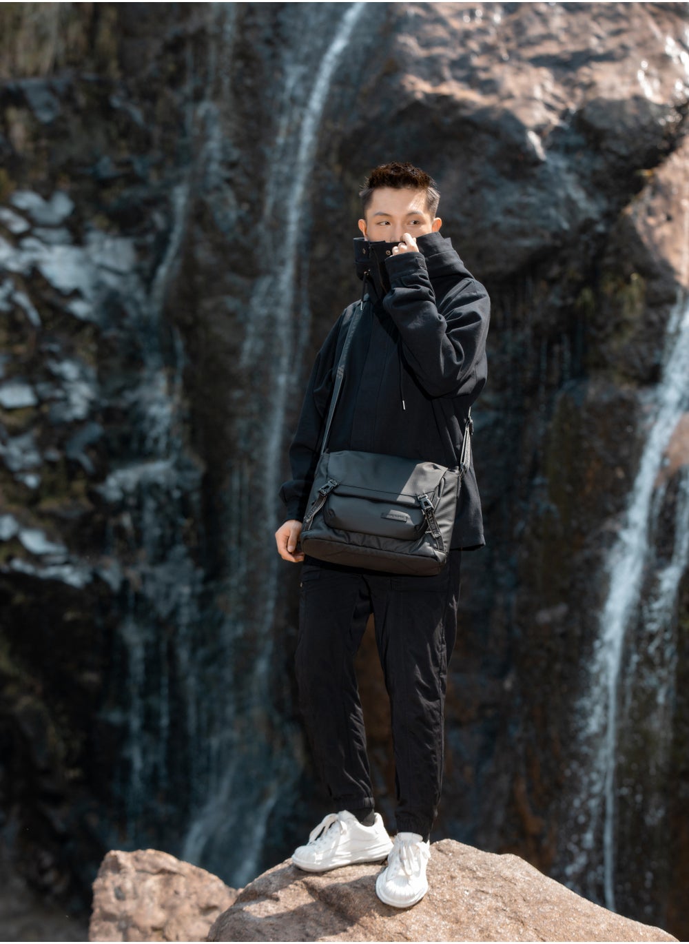 buy-arctic-hunter-premium-shoulder-laptop-bag-water-resistant-polyester-unisex-shoulder-sling-bag-for-travel-business-school-college-k00528-black_evm