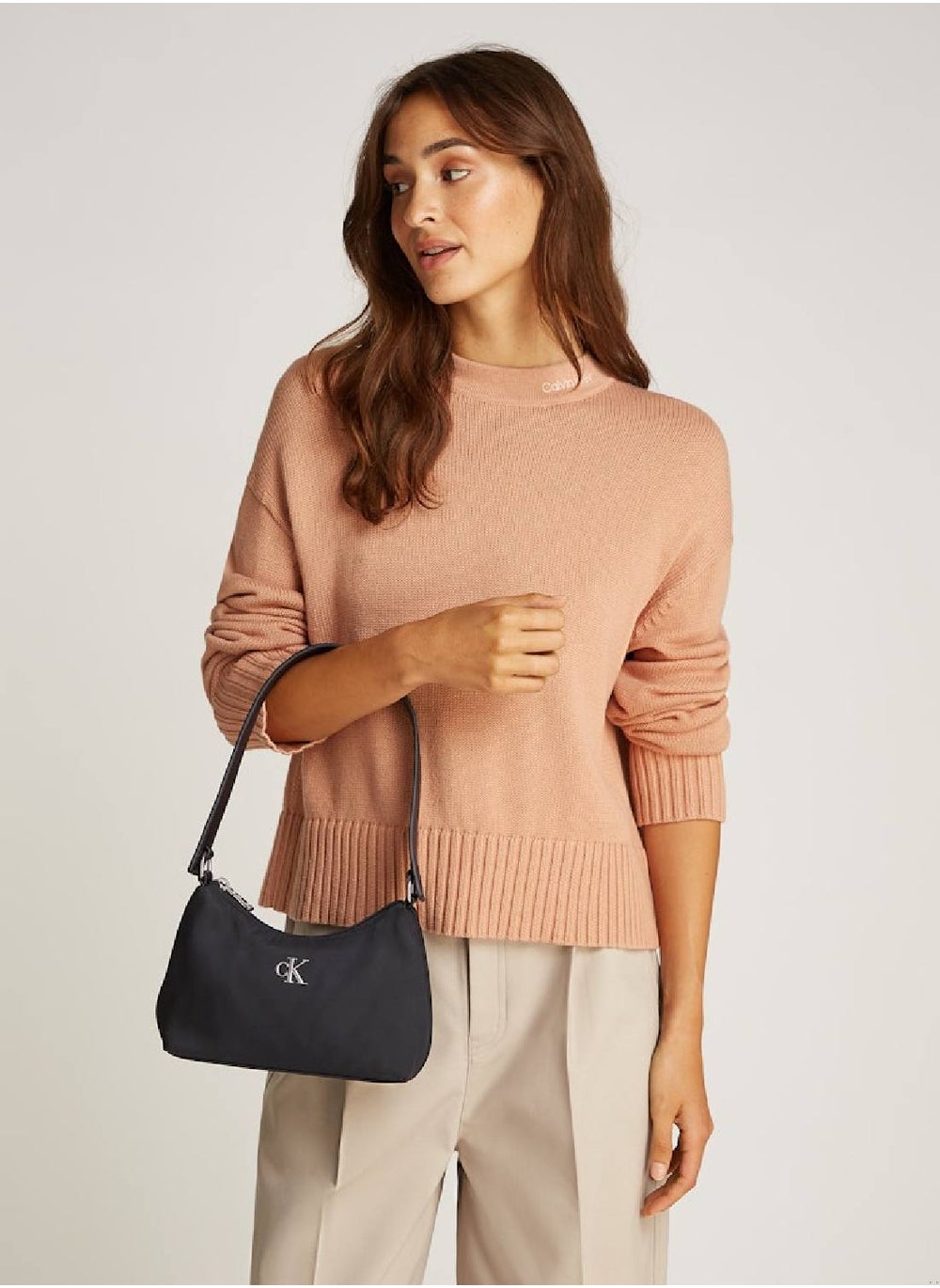 buy-calvin-klein-jeans-sleek-shoulder-bag_8vi