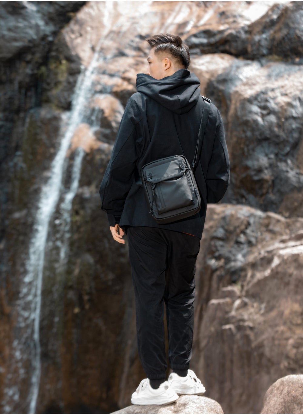 buy-arctic-hunter-premium-unisex-side-bag-11-inch-water-resistant-polyester-anti-theft-sling-bag-for-men-and-women-on-travel-business-office-k00527-black_af6