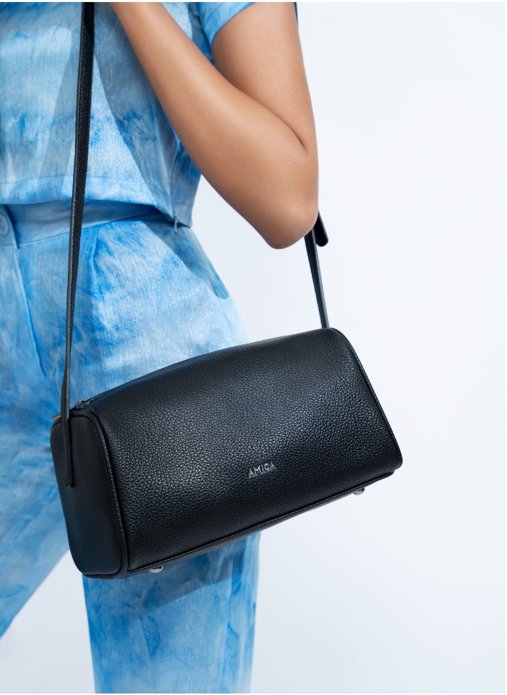 buy-amica-veronica-barrel-crossbody-bag-for-women-black_rpg