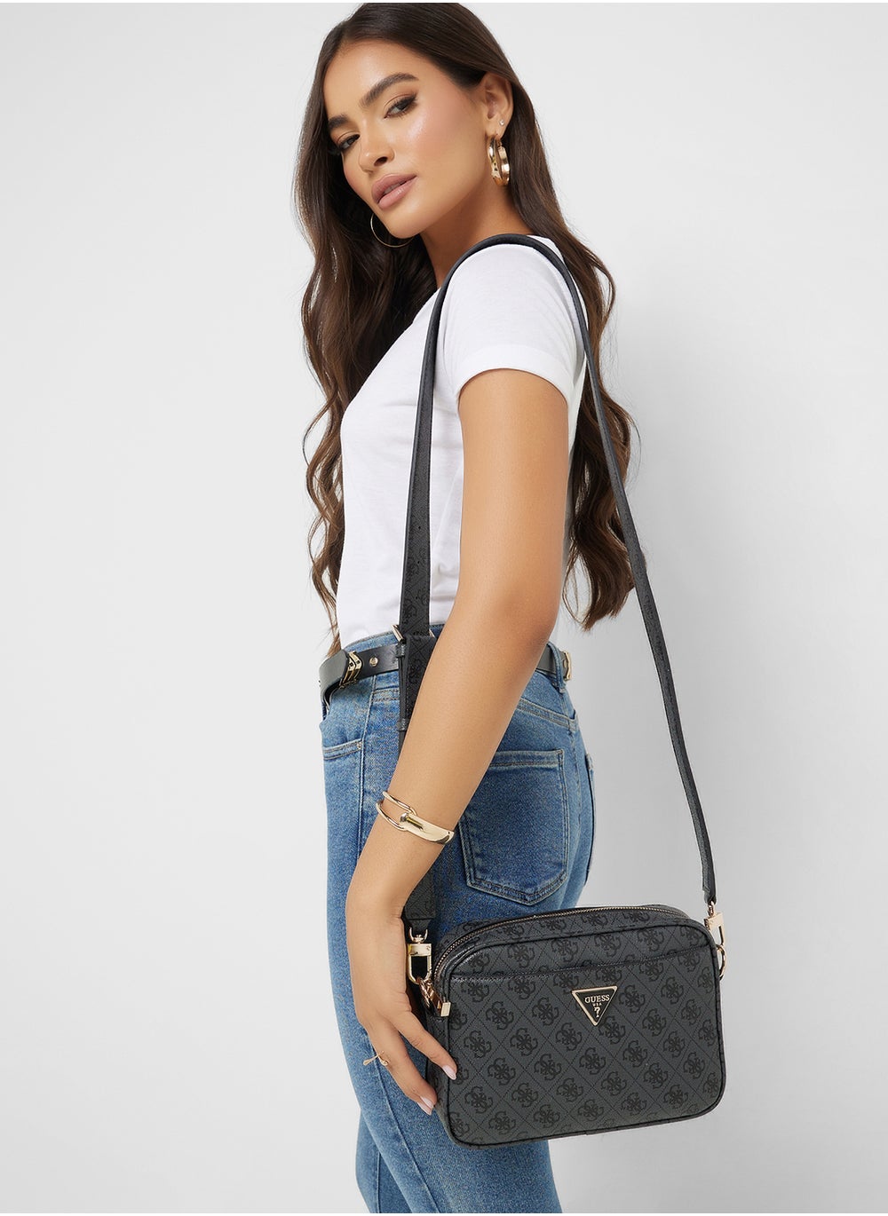 buy-guess-meridian-camera-bag_p1d