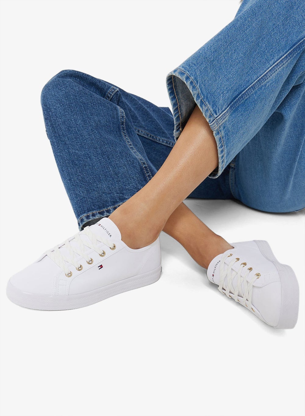 buy-tommy-hilfiger-essential-nautical-low-top-sneakers_cz0