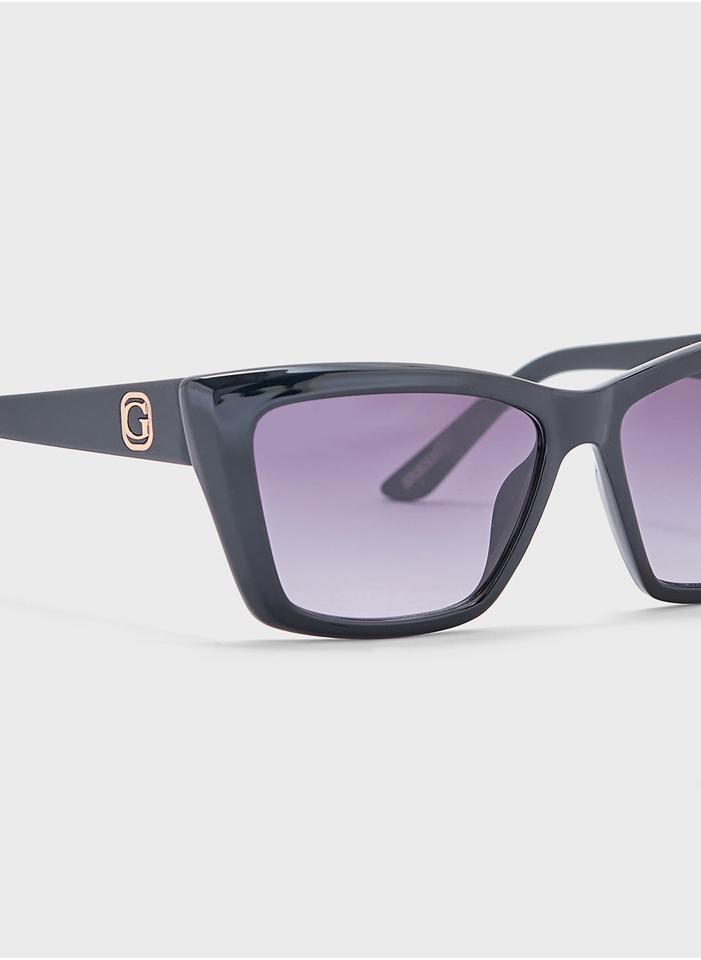 buy-guess-uv-protector-wayfarers-sunglasses_6zg