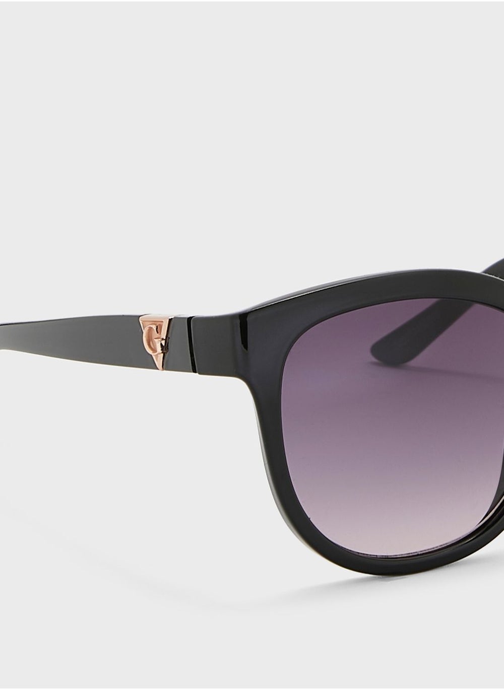 buy-guess-gradient-feline-shape-sunglasses_5oy