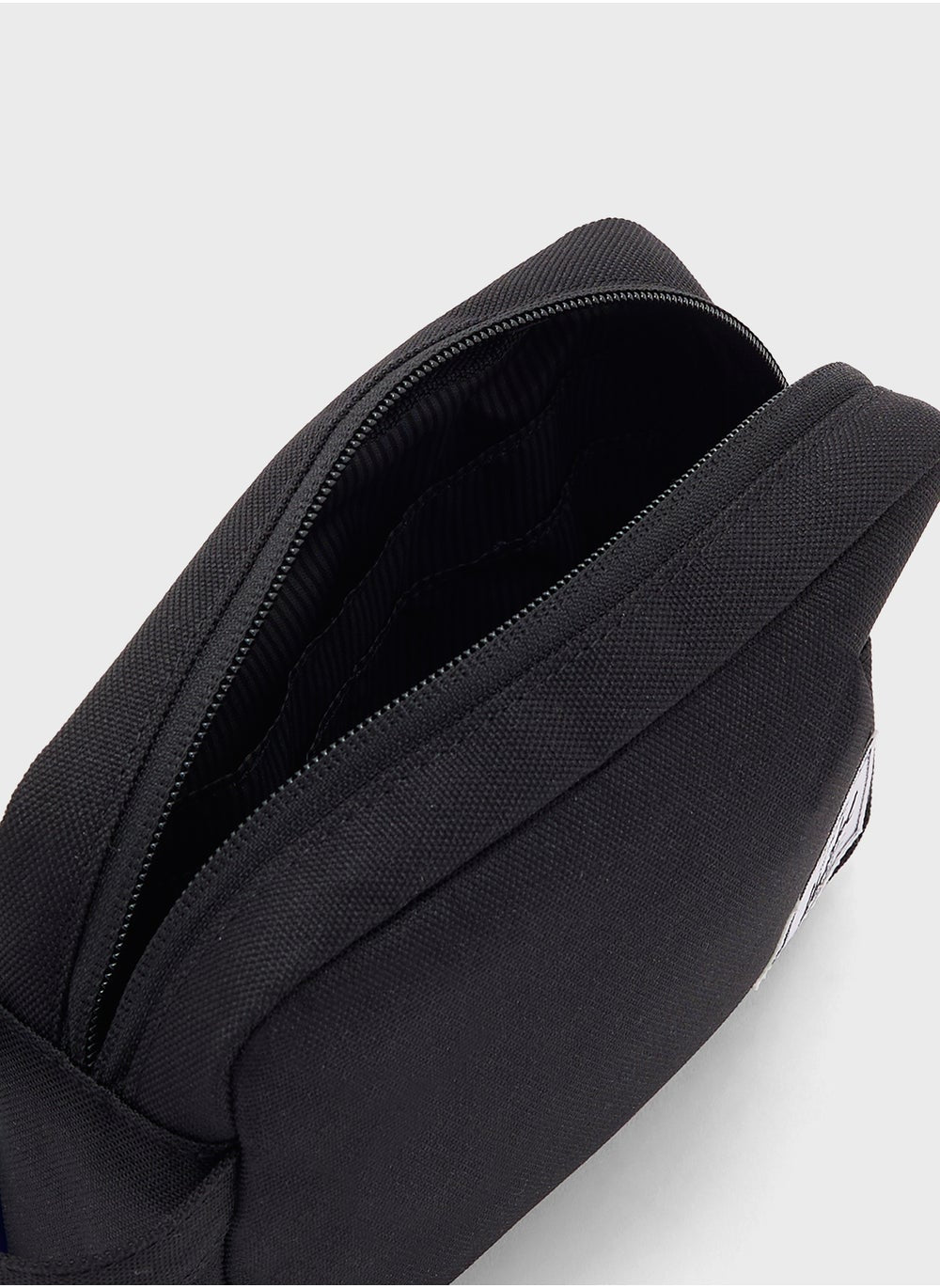 buy-herschel-chapter-small-travel-kit_11s