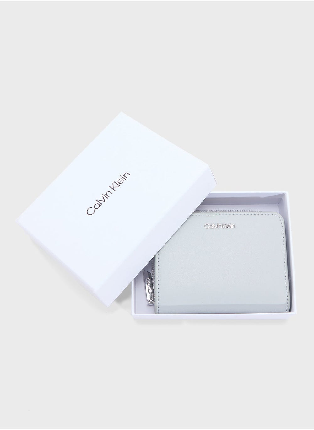buy-calvin-klein-medium-zip-wallet_xwy