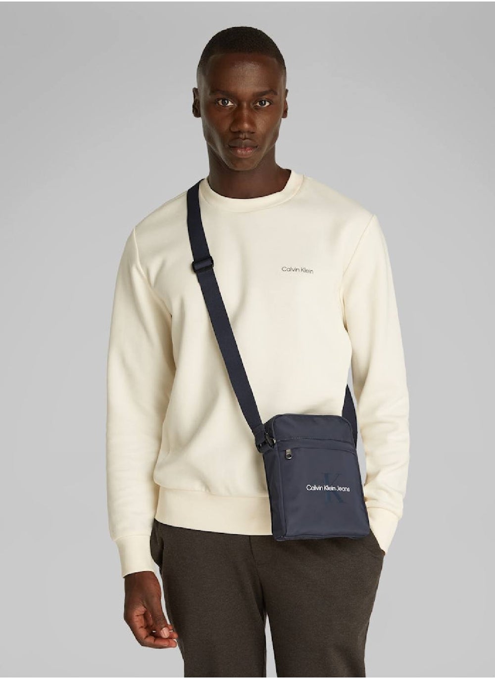 buy-calvin-klein-jeans-sport-reporter-bag_eob