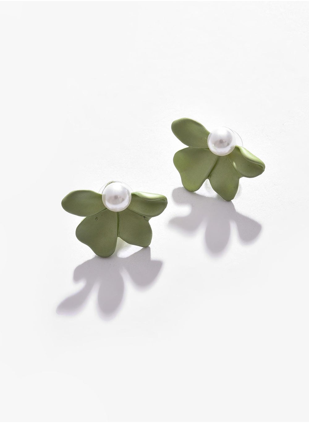 buy-sohi-petal-stud-earrings_yhw