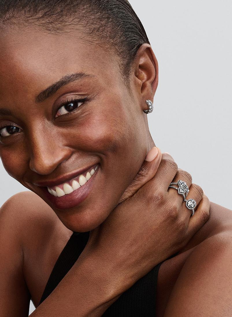 buy-pandora-oval-sparkling-halo-statement-ring_lct