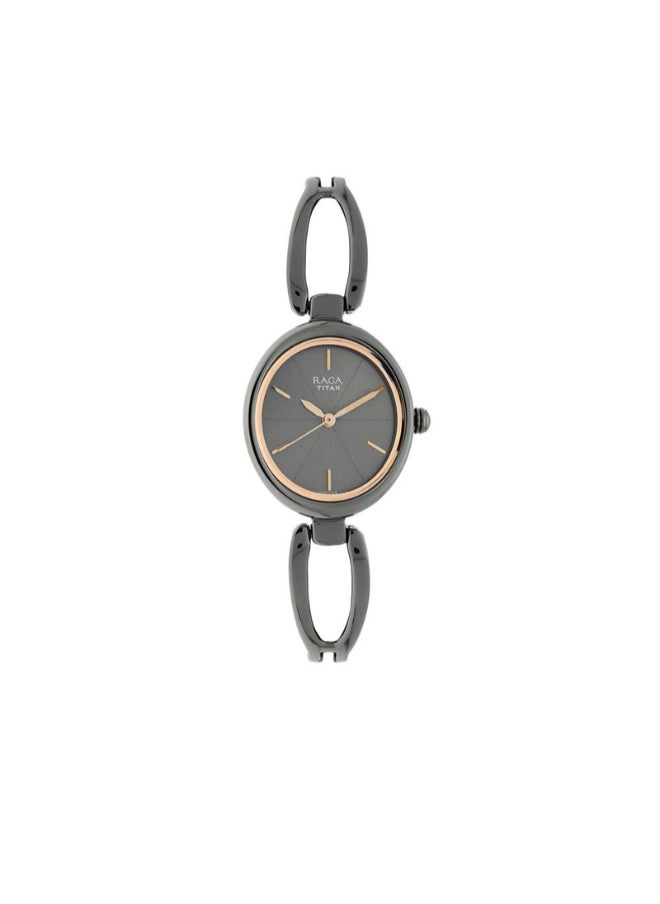 buy-titan-women-analog-oval-shape-metal-wrist-watch-2579qm01-35-5-mm_kpg