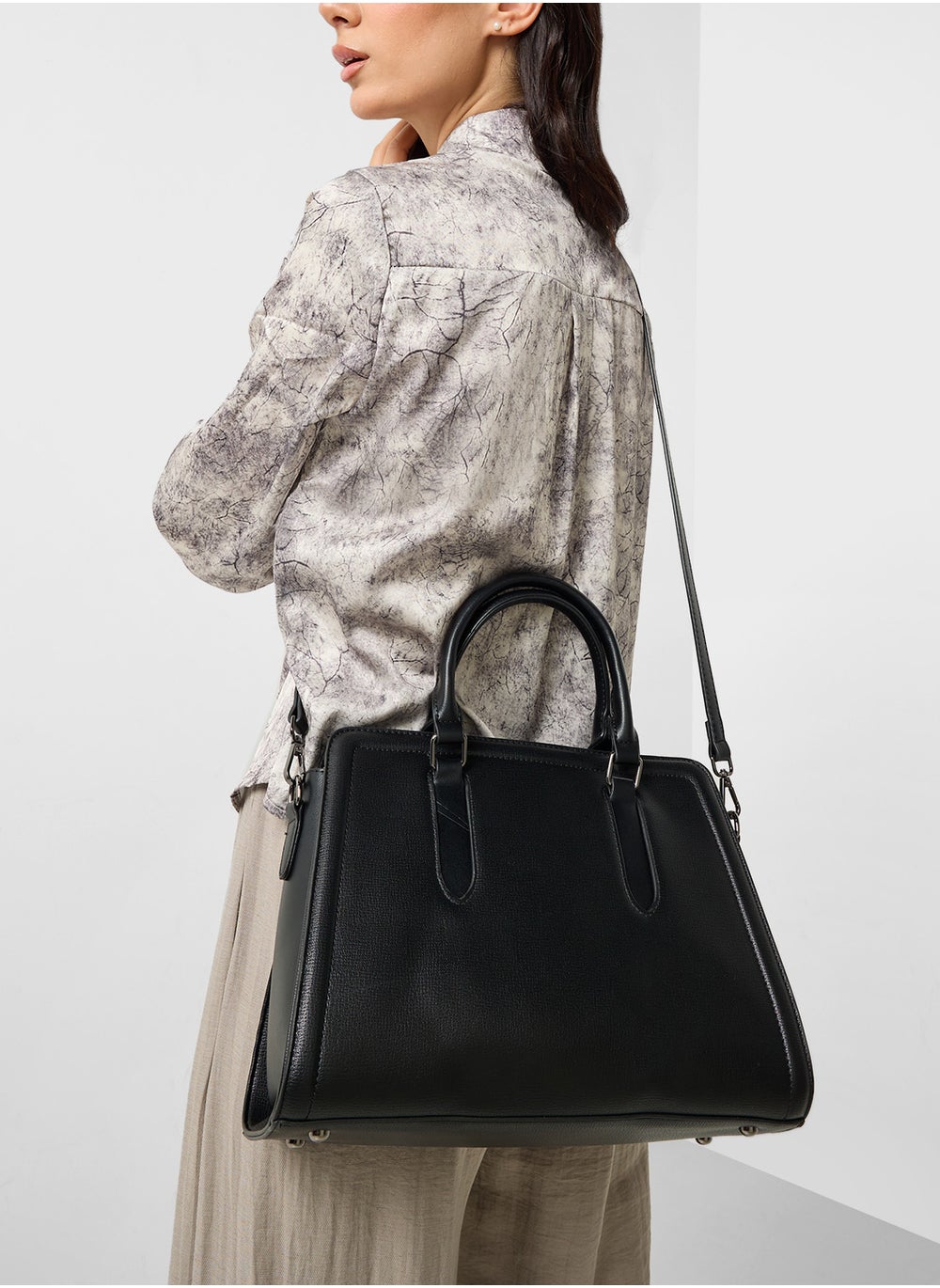 buy-khizana-womens-satchel-bag_bed