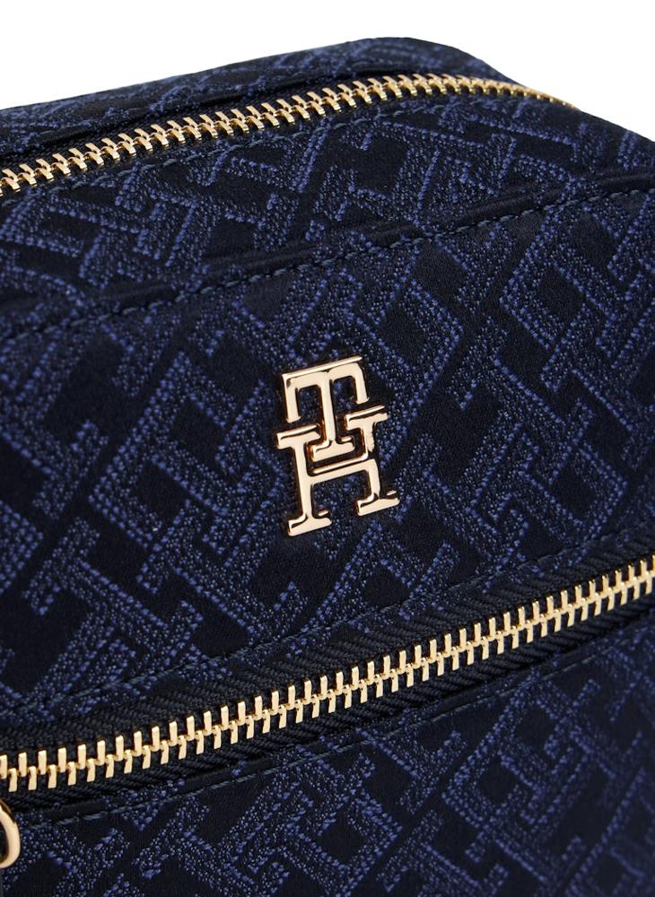 buy-tommy-hilfiger-logo-detailed-feminine-crossbody_irm