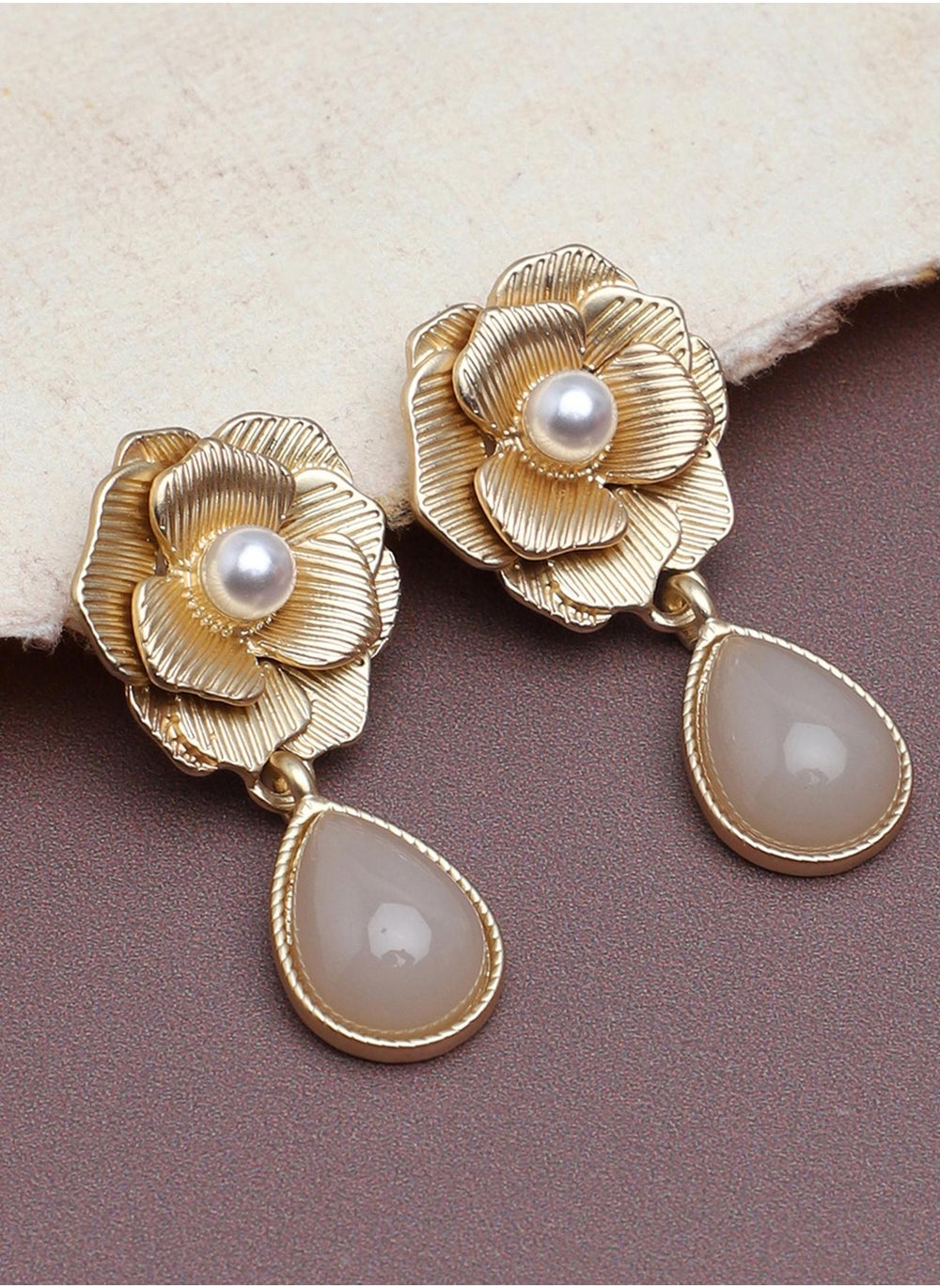 buy-sohi-party-drop-earrings_ne1