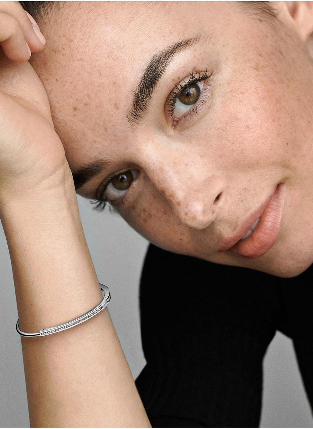 buy-pandora-pandora-signature-i-d-pave-bangle_2i4