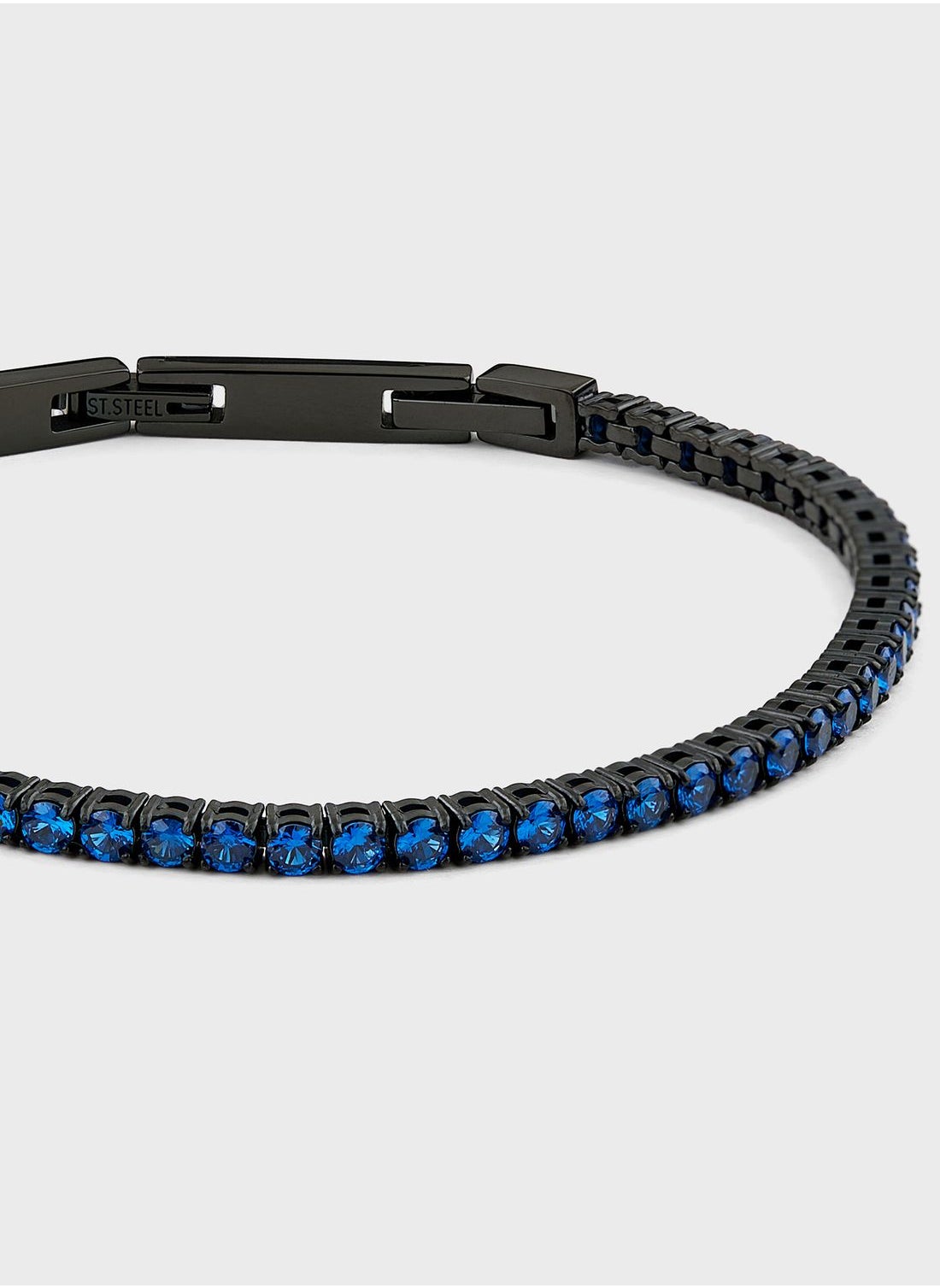 buy-guess-casual-logo-buckle-bracelet_f1d