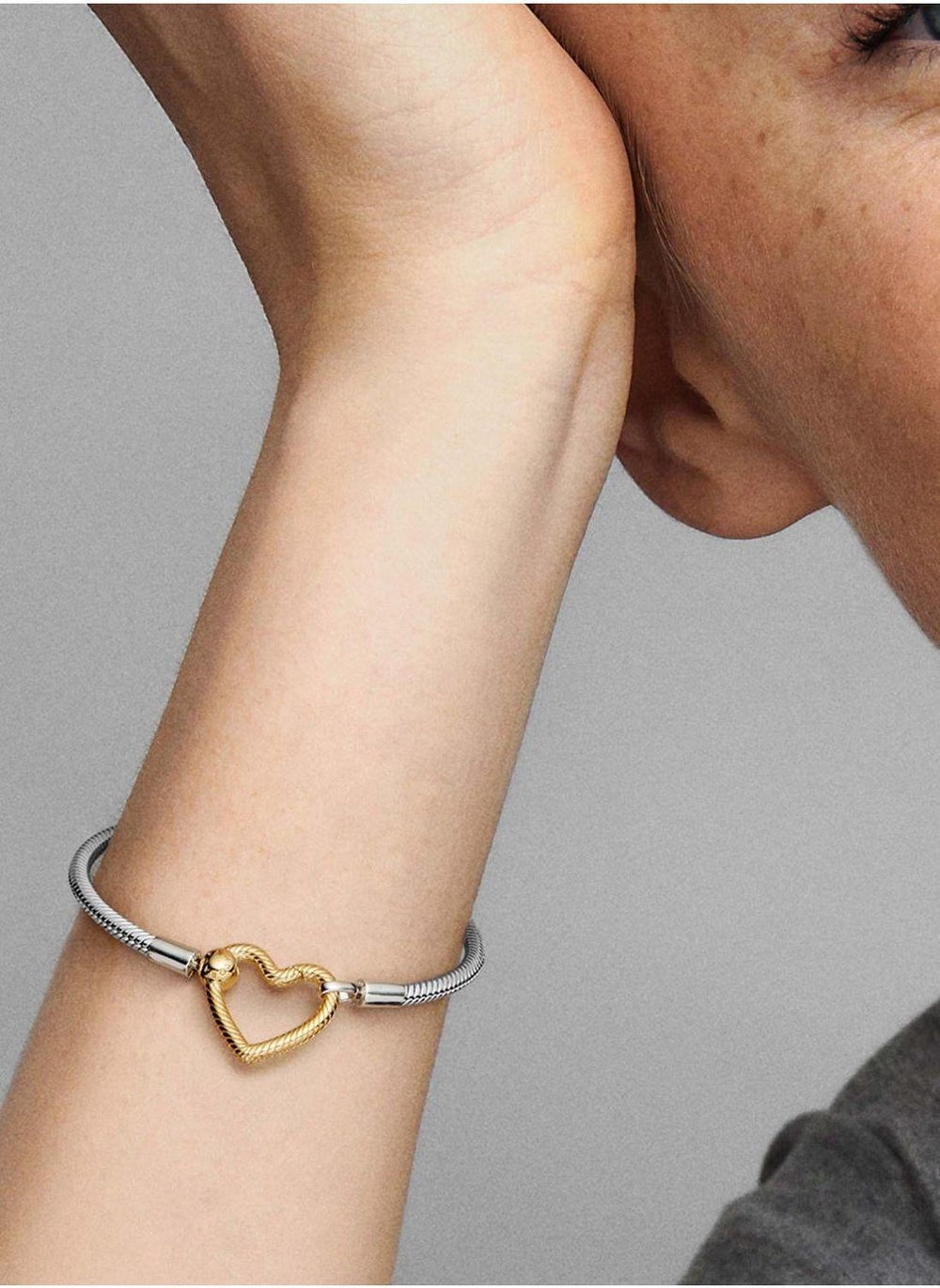 buy-pandora-pandora-moments-heart-closure-snake-chain-bracelet_ta8