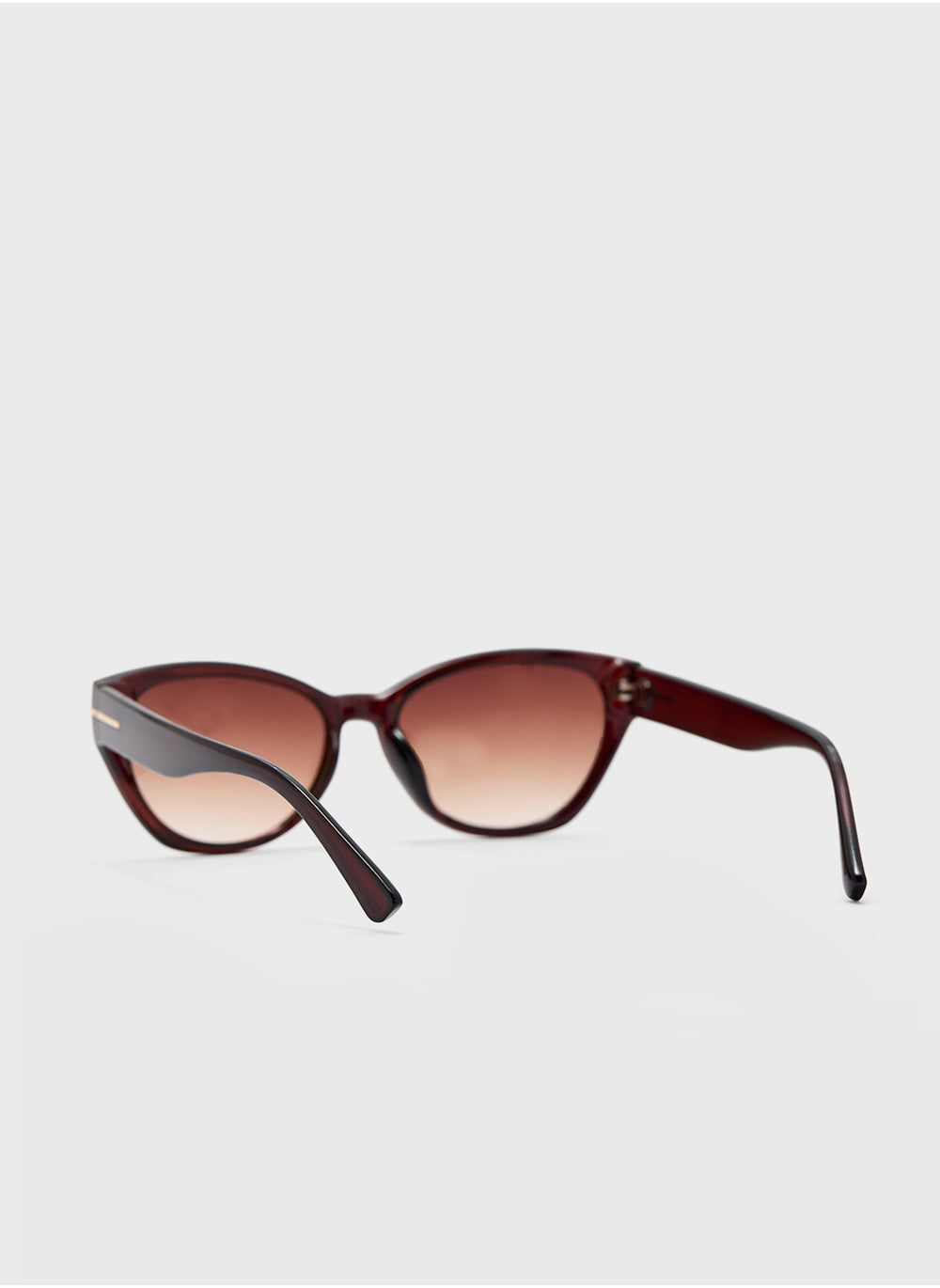 buy-ella-temple-detail-cat-eye-sunglasses_vsf