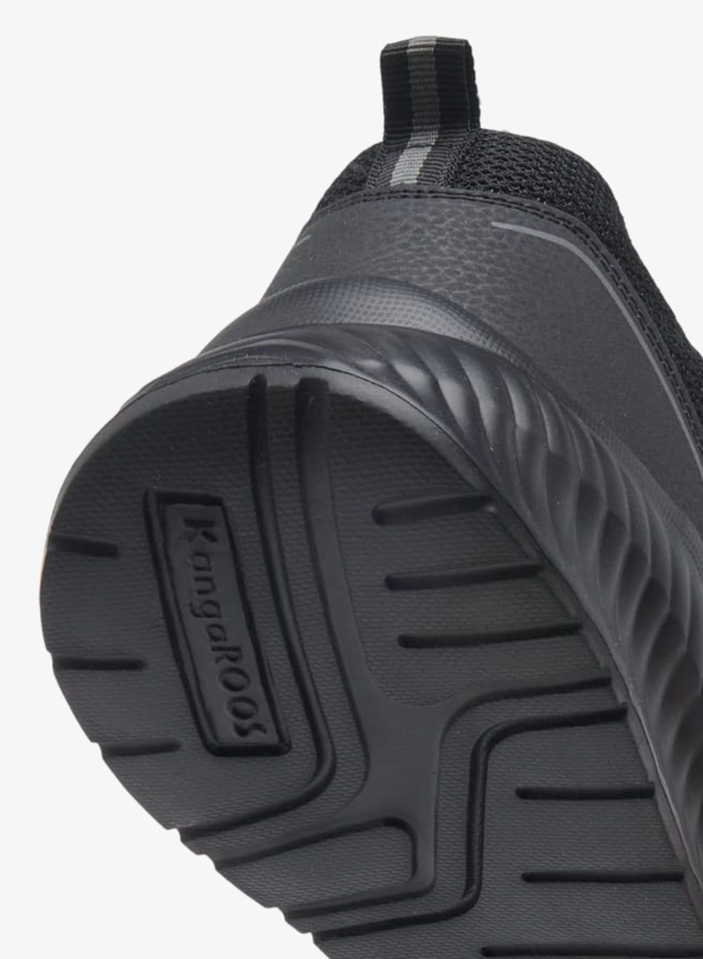 buy-kangaroos-men-s-logo-detail-sports-shoes-with-lace-up-closure_i82