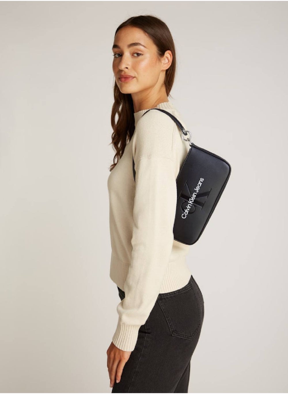 buy-calvin-klein-jeans-shoulder-bag_d7f