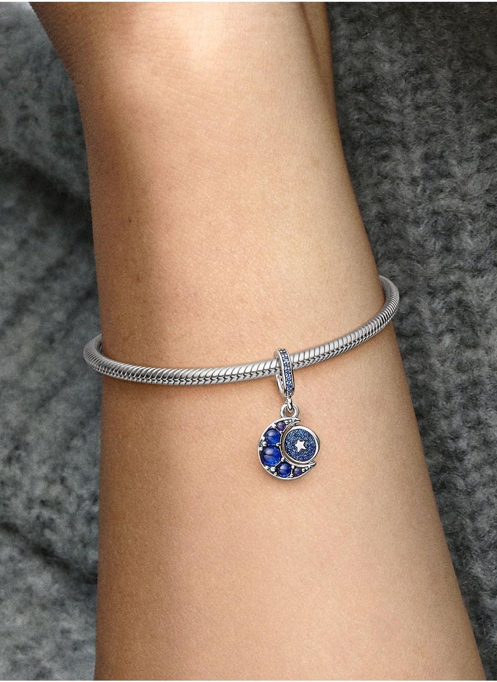 buy-pandora-sparkling-moon-spinning-dangle-charm_dgx