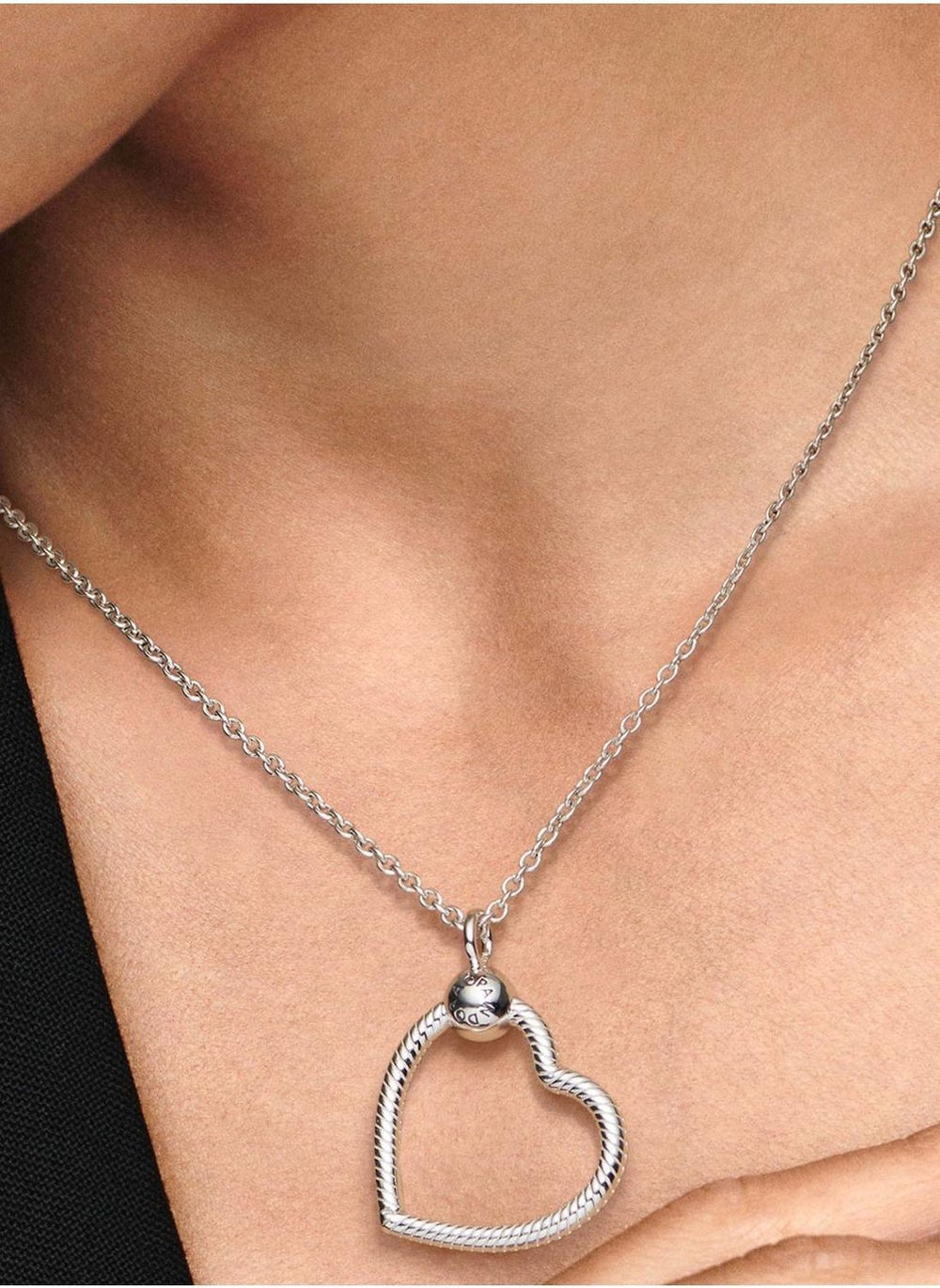 buy-pandora-pandora-moments-heart-charm-pendant_kaj