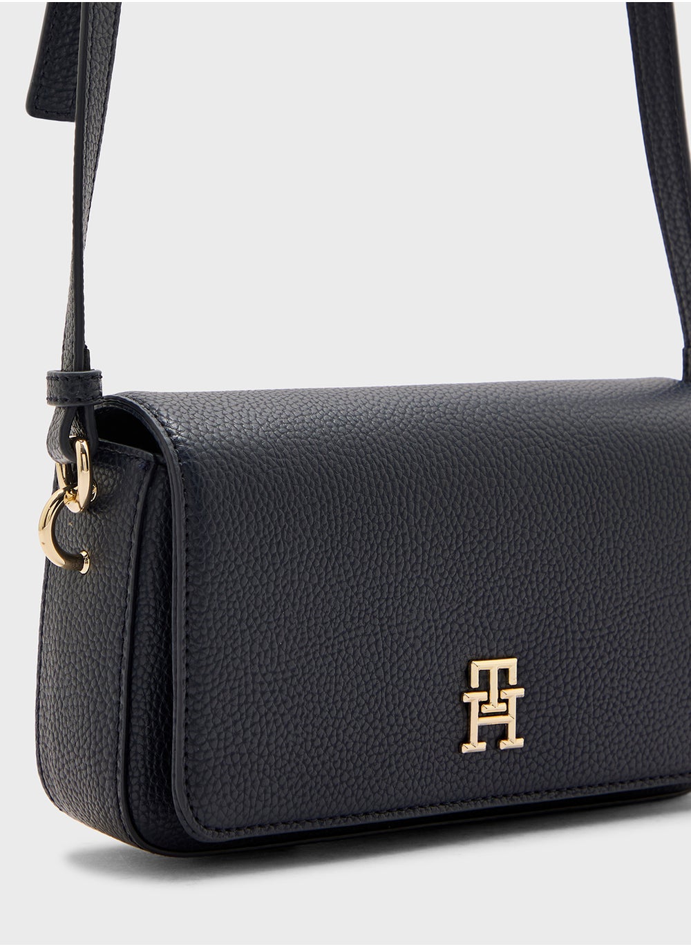buy-tommy-hilfiger-flapover-crossbody_jw7