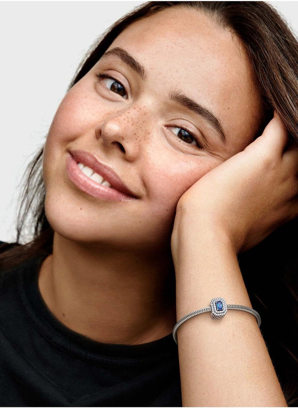 buy-pandora-blue-sparkling-levelled-rectangular-charm_vhq