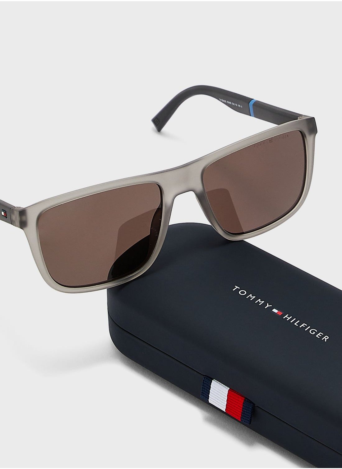 buy-tommy-hilfiger-wayfarer-sunglasses_mcf