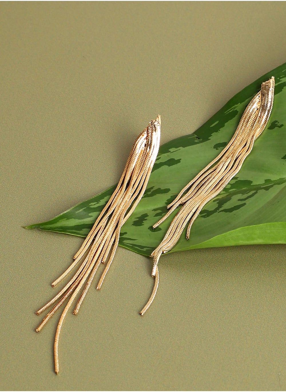 buy-sohi-party-drop-earrings_dq3