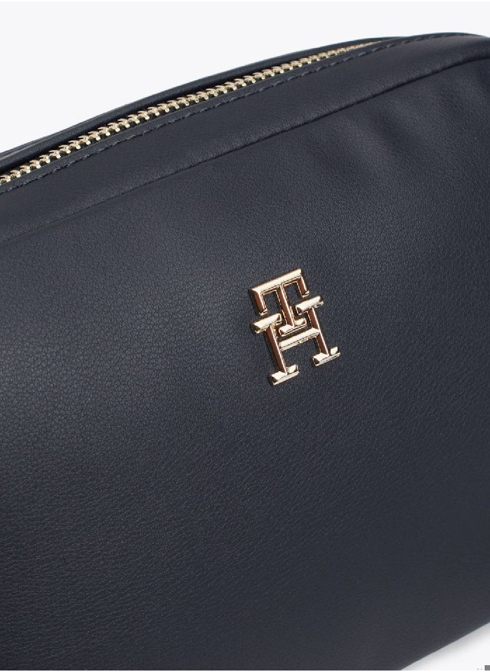 buy-tommy-hilfiger-th-monogram-plaque-camera-bag_s9z