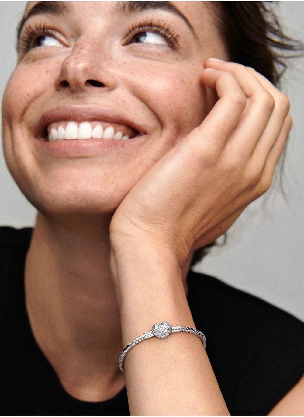 buy-pandora-moments-sparkling-heart-snake-chain-bracelet_zer