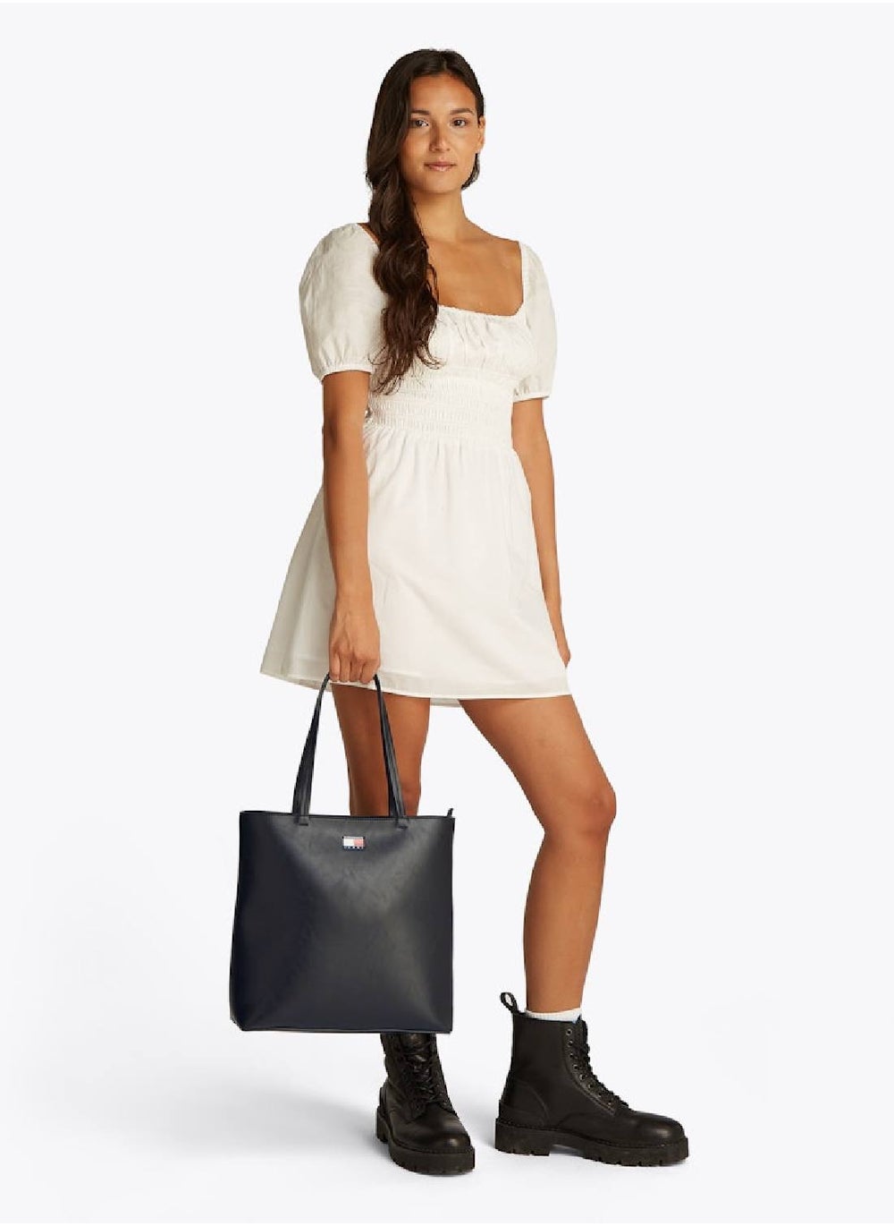 buy-tommy-jeans-essential-must-tote-bag_bwm