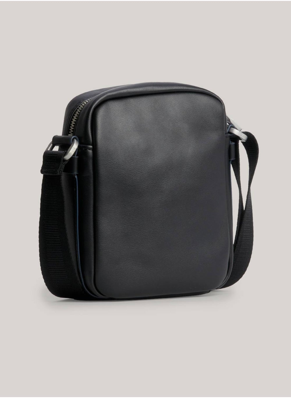 buy-tommy-hilfiger-city-mini-reporter-bag_7gs